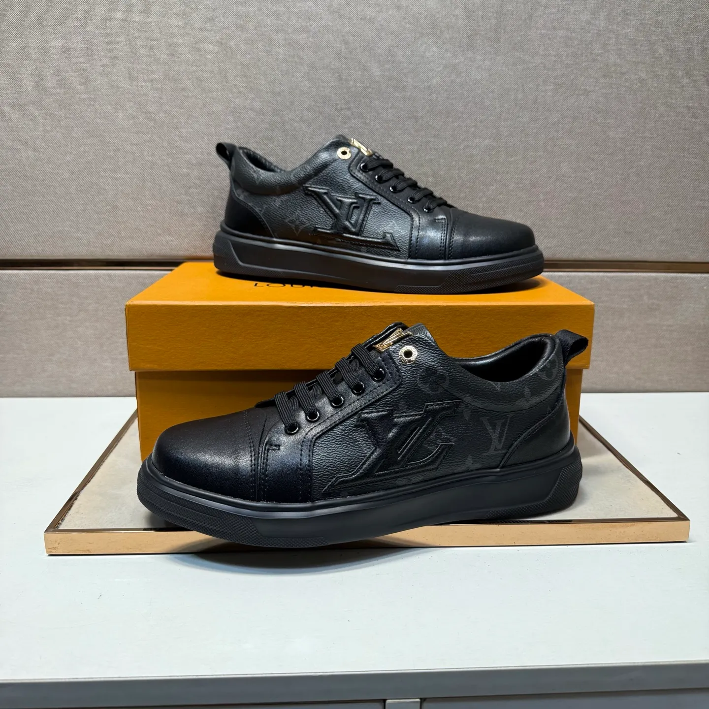 ⬛️Ex-factory price p400 [LV~] Men's casual shoes, 2025z cabinet sales simultaneously 🔶Code number: 38-44#️⃣ 🔷3 colors🔜The upper is made of multi-material splicing ➕Genuine leather lining, comfortable and breathable, sole: original comfortable and wear-resistant outsole, ⚠️real thing📱photographed🎬real thing is better📢📢📢